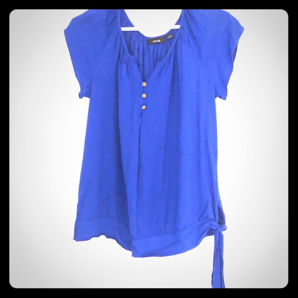 💜 Royal blue 💯 rayon, blouse.